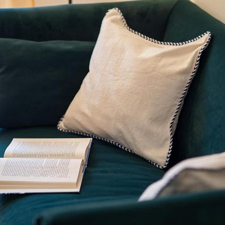 Appartamento Stylish Flat With Balcony - 15 Min To Duomo Milano Esterno foto