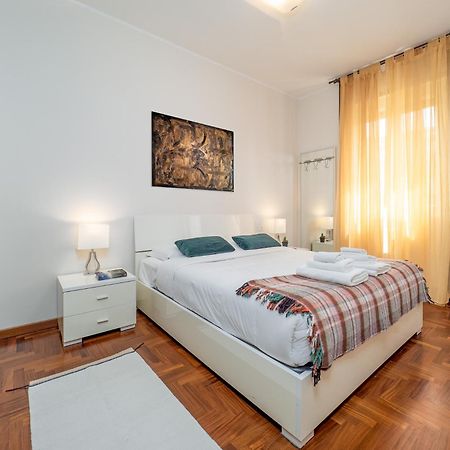 Appartamento Stylish Flat With Balcony - 15 Min To Duomo Milano Esterno foto