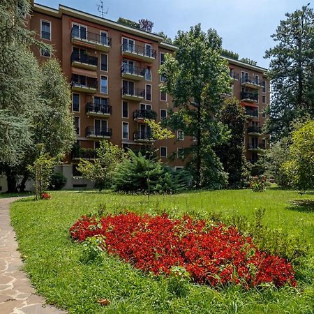 Appartamento Stylish Flat With Balcony - 15 Min To Duomo Milano Esterno foto