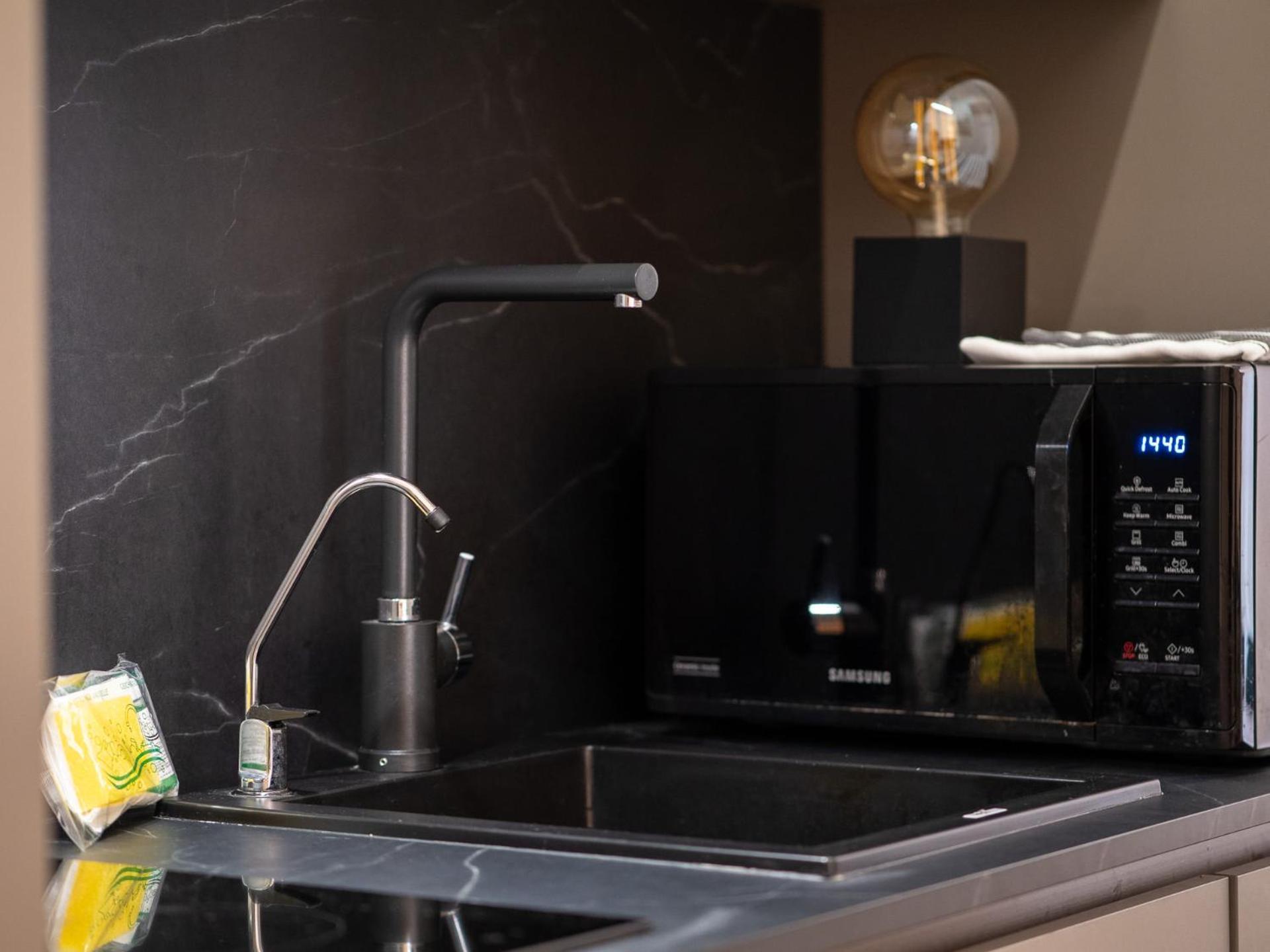 Appartamento Stylish Flat With Balcony - 15 Min To Duomo Milano Esterno foto