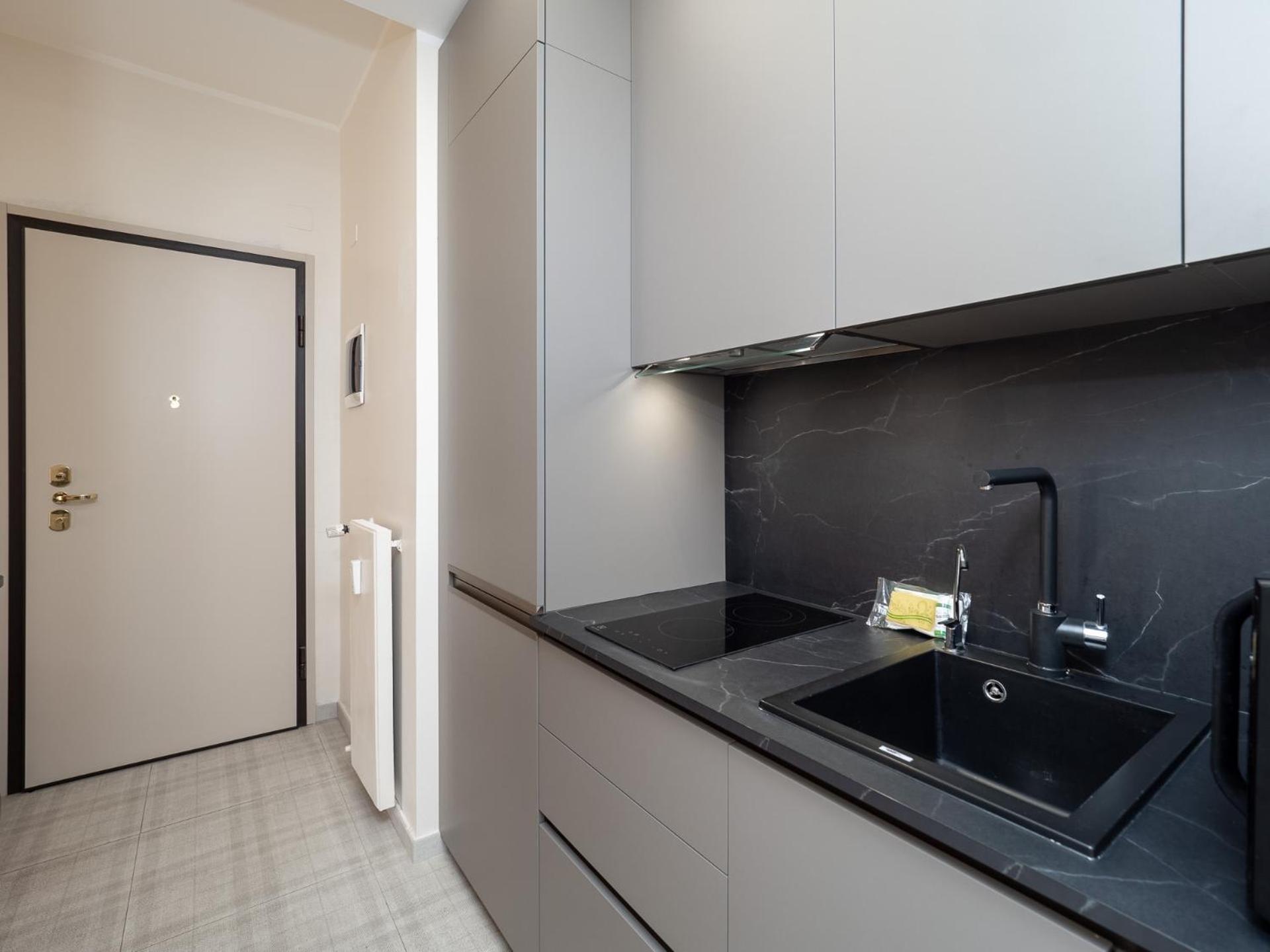 Appartamento Stylish Flat With Balcony - 15 Min To Duomo Milano Esterno foto