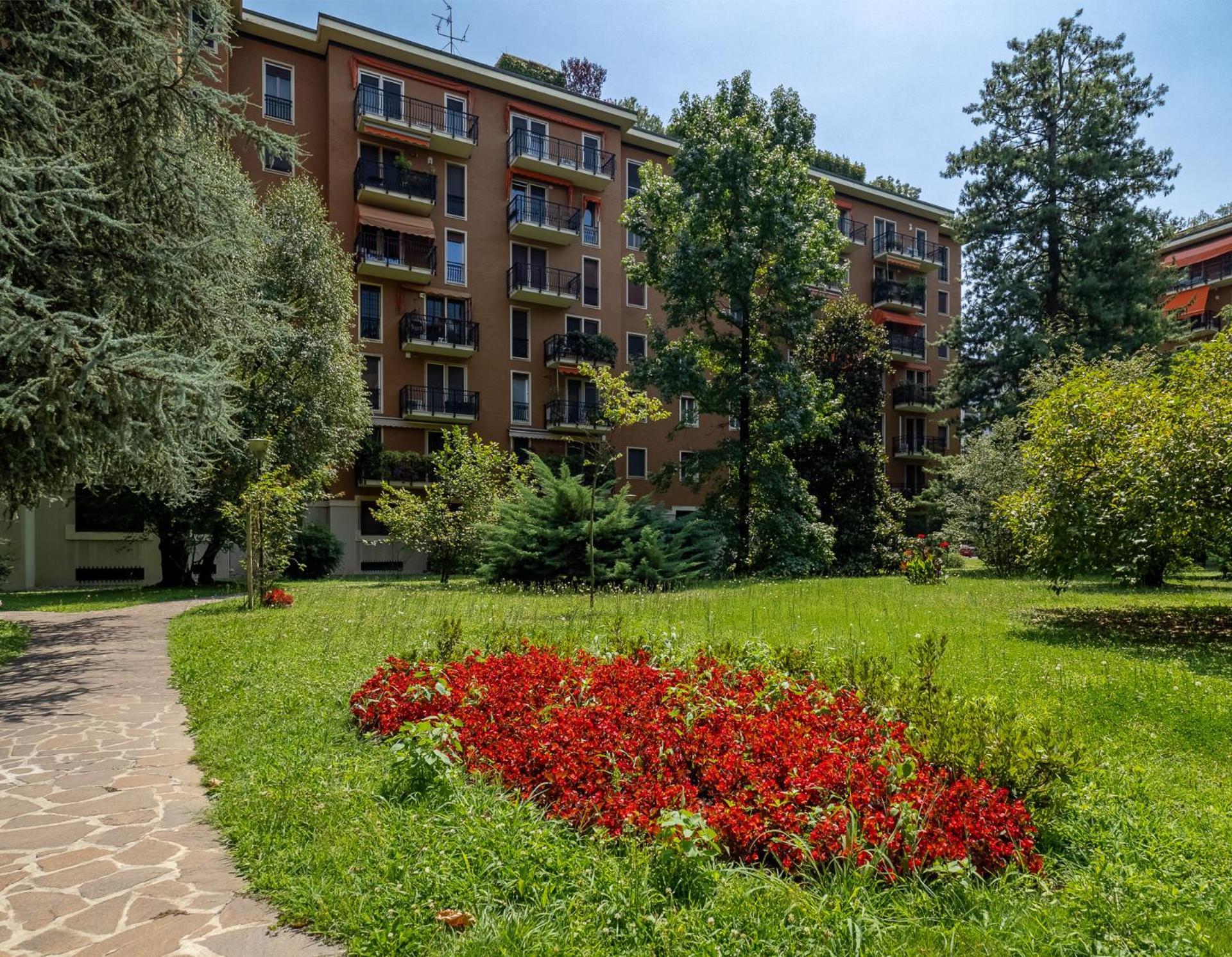 Appartamento Stylish Flat With Balcony - 15 Min To Duomo Milano Esterno foto